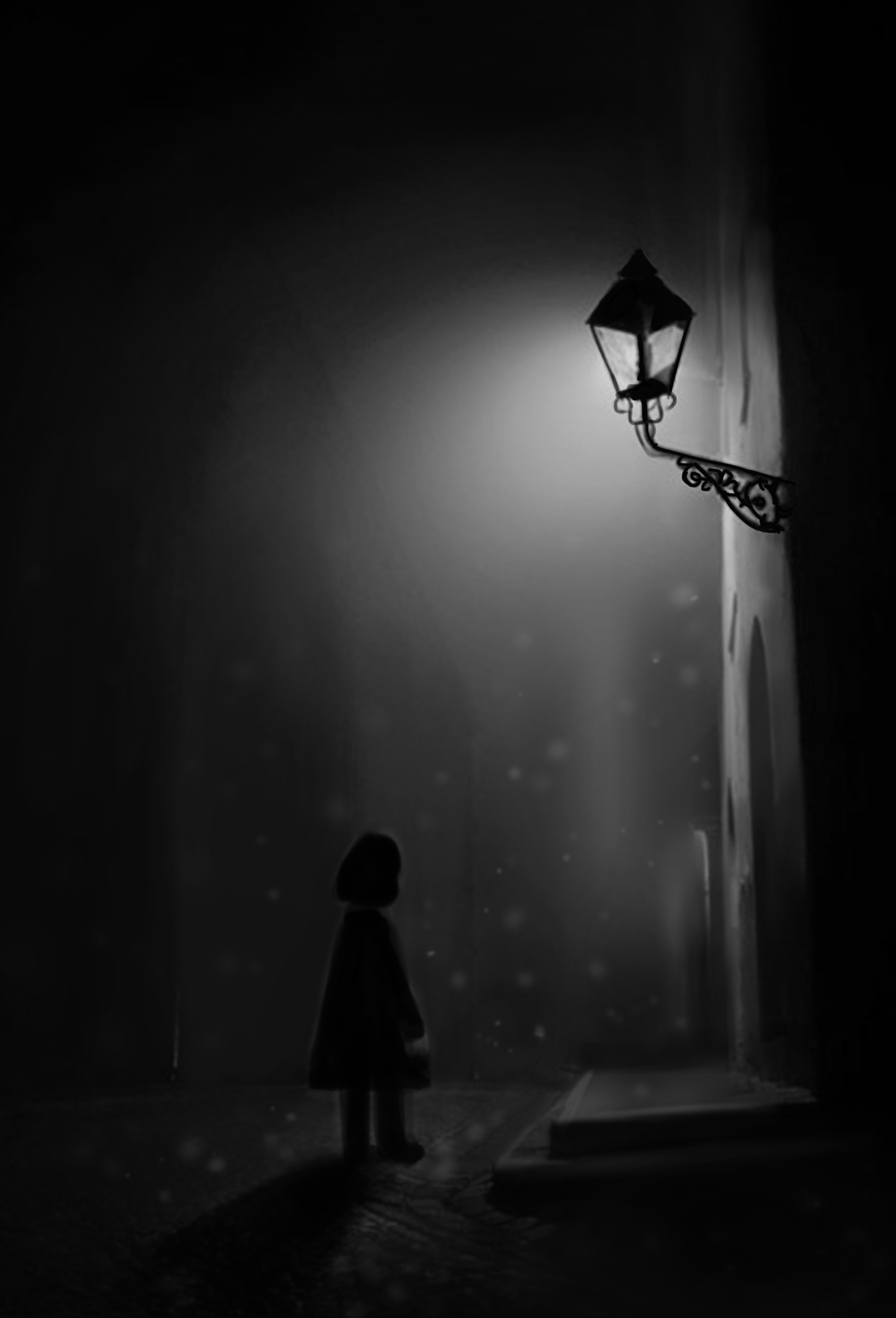 小女孩夜晚在路灯下的停留·孤独的身影