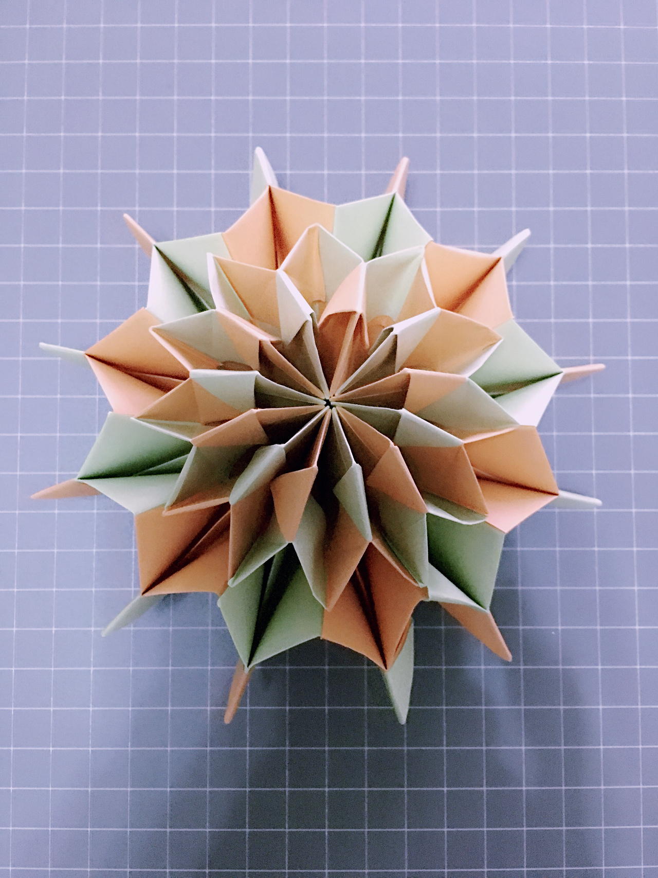 【折纸教程】百合花家族：五瓣和六瓣的百合花各两款 (Hyo Ahn) (附彩蛋) Origami Tutorial: Lilies Family_哔哩哔哩_bilibili