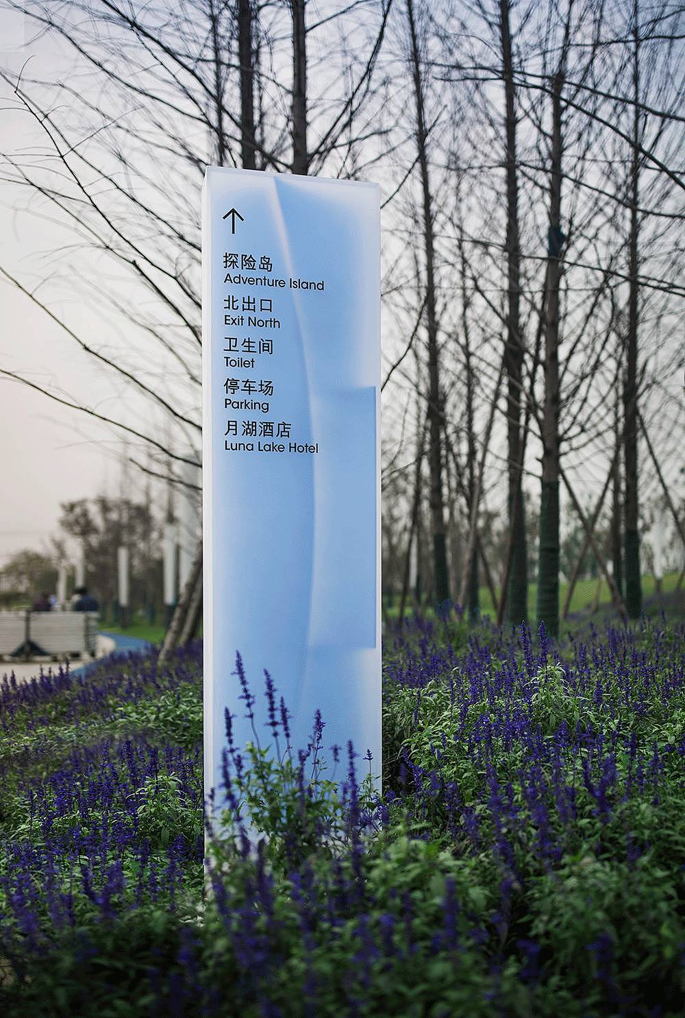 奋发设计分享水边的阿狄丽娜 | 郑州月湖公园环