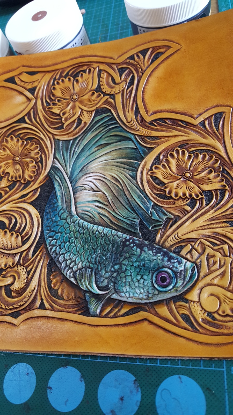 蓝色的斗鱼(手工雕的快,染色慢)|皮艺|手工艺|孟