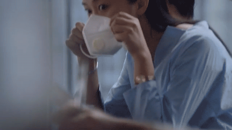 打了个喷嚏,你嘴上安慰人家注意身体,心里却在犯嘀咕自己为啥没带口罩