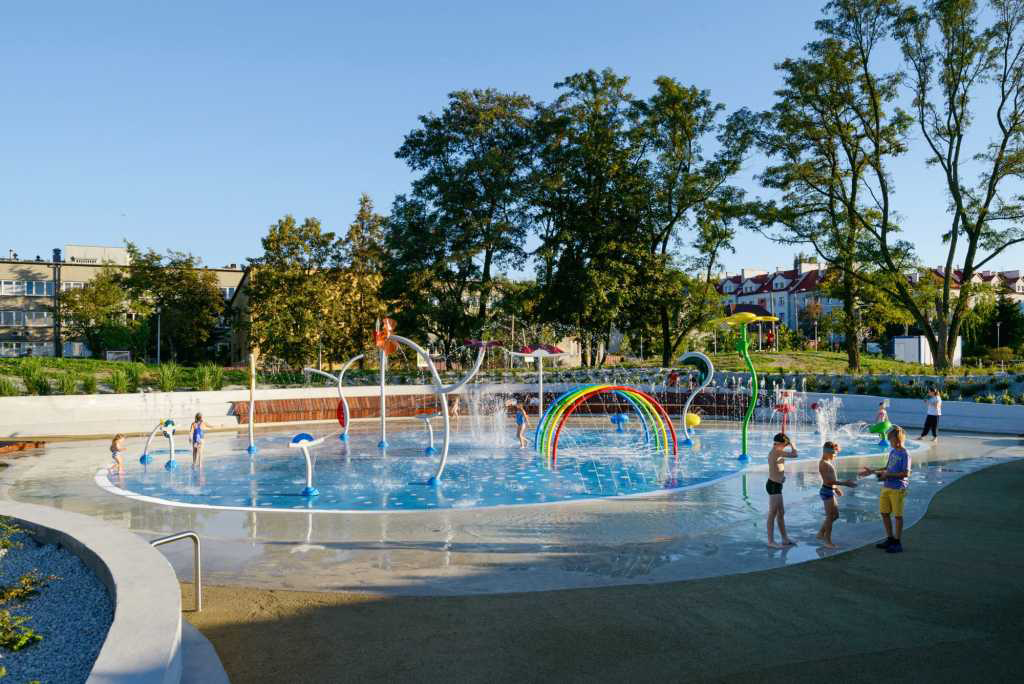 给你一个幸福快乐的童年时光!波兰城市广场儿童戏水乐园