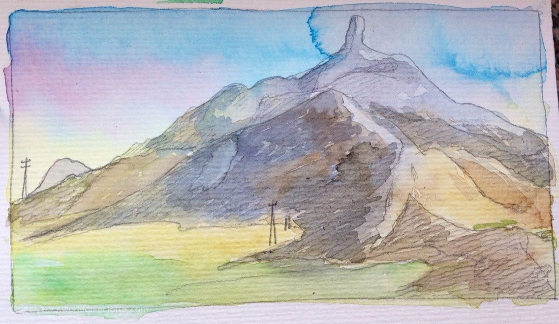 家后面的山,甘德尔山,上面有新建的成吉思汗肖像.乌海的山