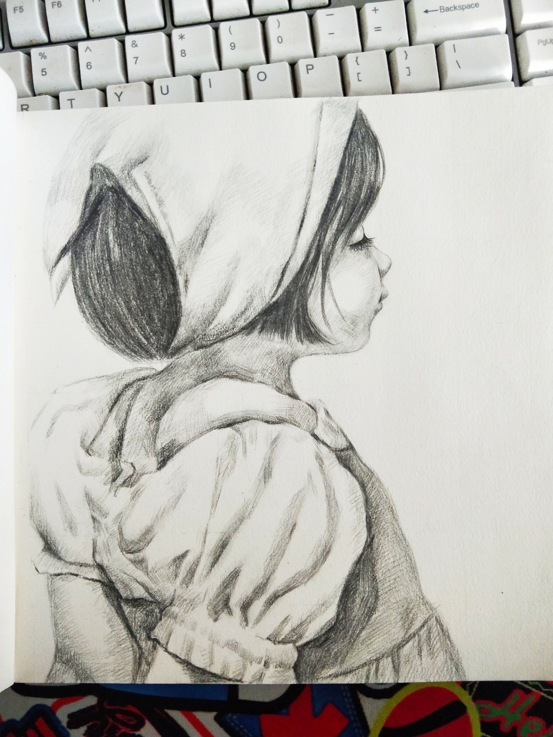 铅笔画 小女孩