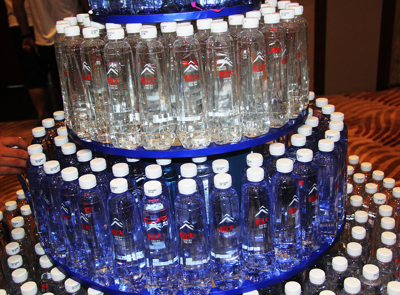 蓝色盛火案例-恒大矿泉水新品发布|平面|包装|蓝色圣火品牌设计 - 原创作品 - 站酷 (ZCOOL)