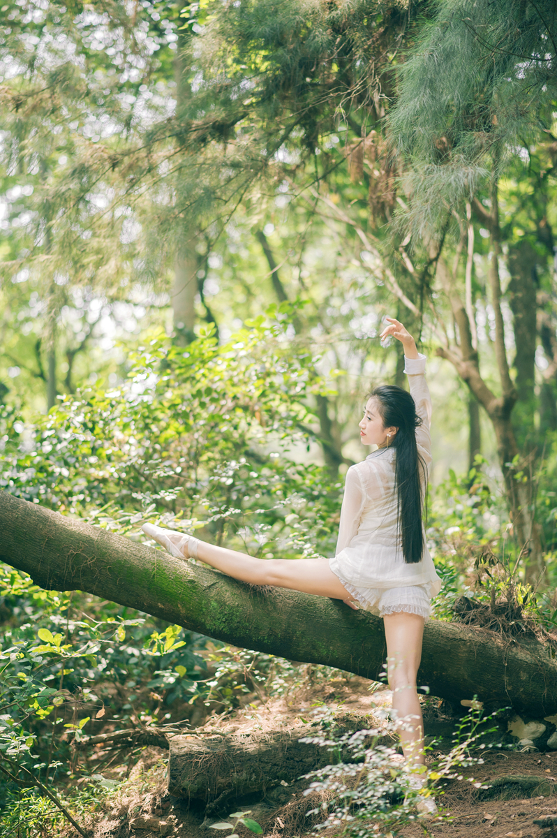 森林里的舞精灵.|人像|摄影|Ming杨 - 原创设计作