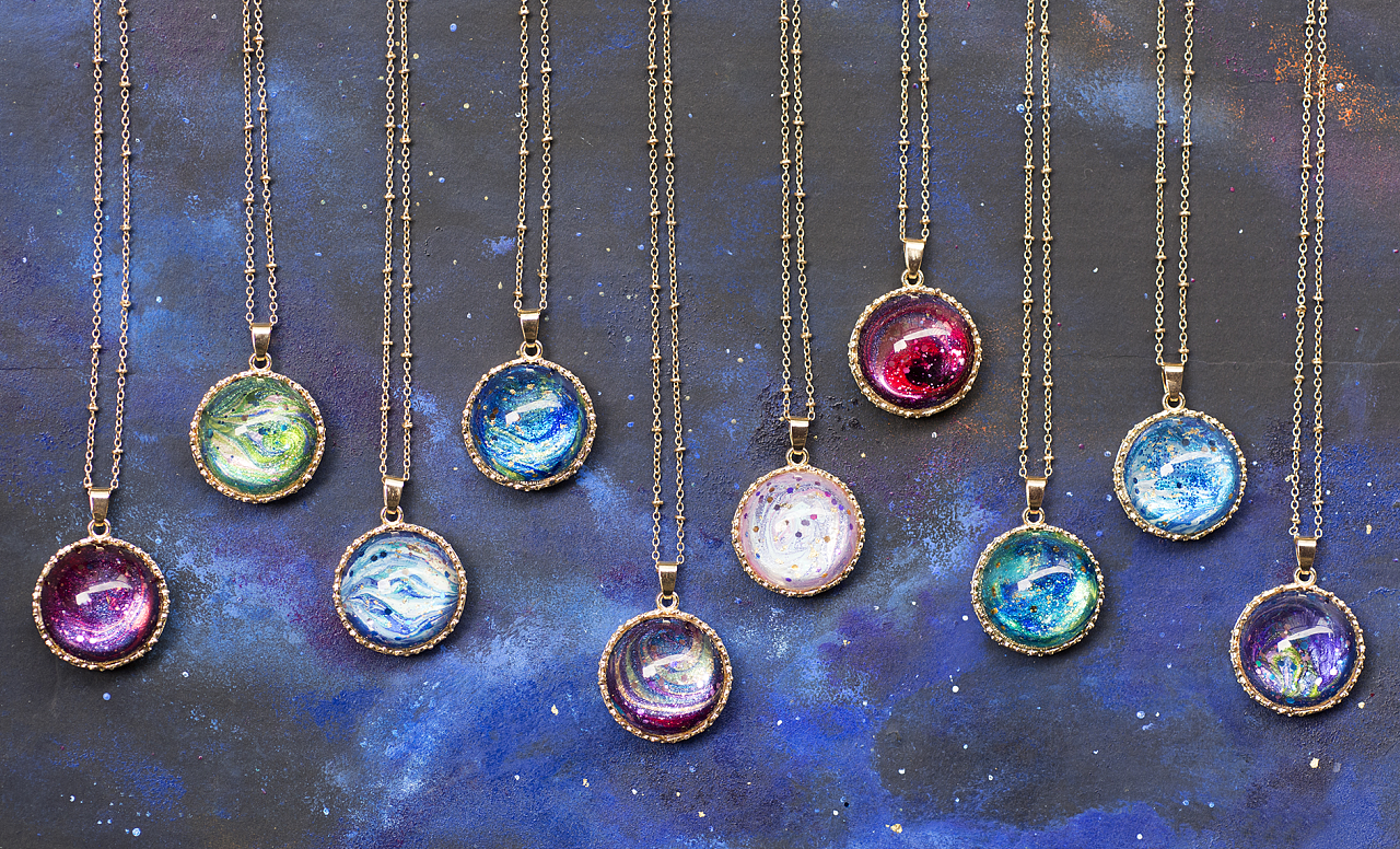 手绘水彩星空教程 彩铅手绘星空的画法 手绘星