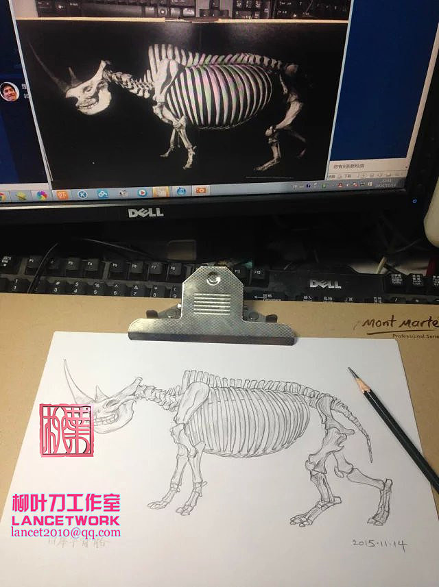 白犀牛雕塑过程