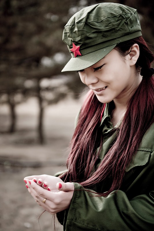 查看《人像.绿色的回忆》原图,原图尺寸:533x800