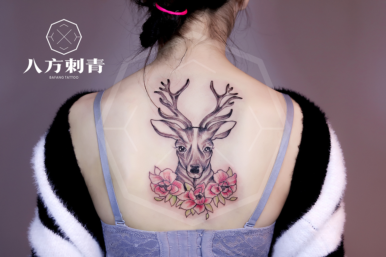 女生小清新后背鹿头纹身图案