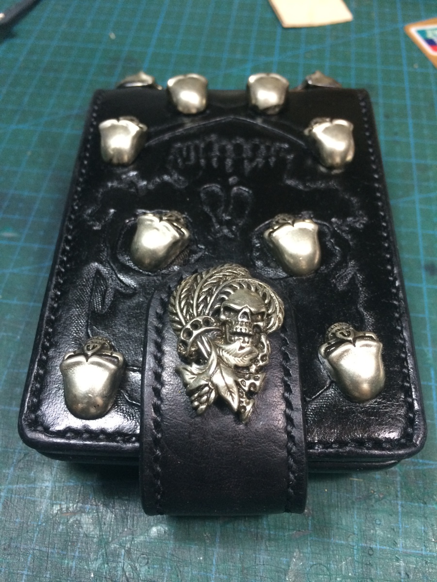 骷髅底纹满镶骷髅钉男款长钱夹及证件皮套|皮