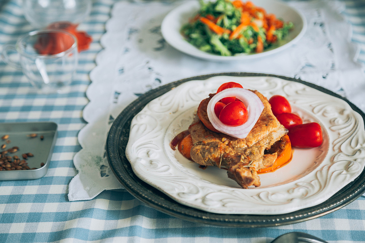 迷迭香甜橙煎猪扒 | 如果你和我一样喜欢大口吃肉~|摄影|静物|chenmiao1107 - 原创作品 - 站酷 (ZCOOL)