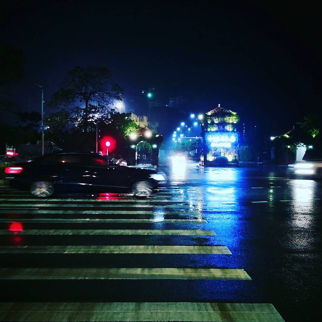 下雨的夜