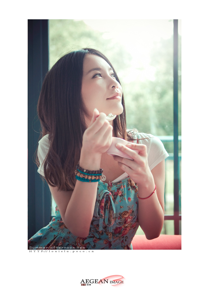 查看《夏日的下午茶》原图,原图尺寸:705x1000