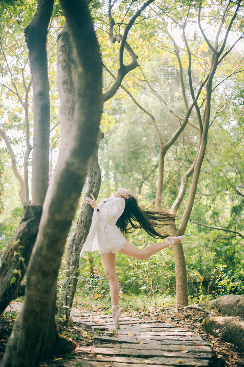 森林里的舞精灵.|人像|摄影|Ming杨 - 原创设计作