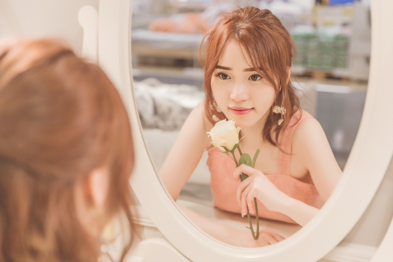 吻初中女生两条腿中间位置 男生把那个塞到女生哪 男生女生做那种事情文字叙述