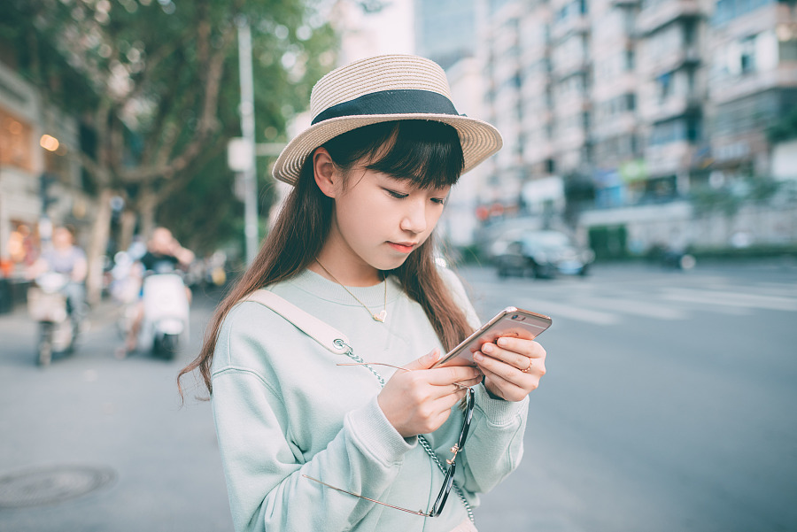 心有花种,静待春光|人像|摄影|12只耳环 - 原创设