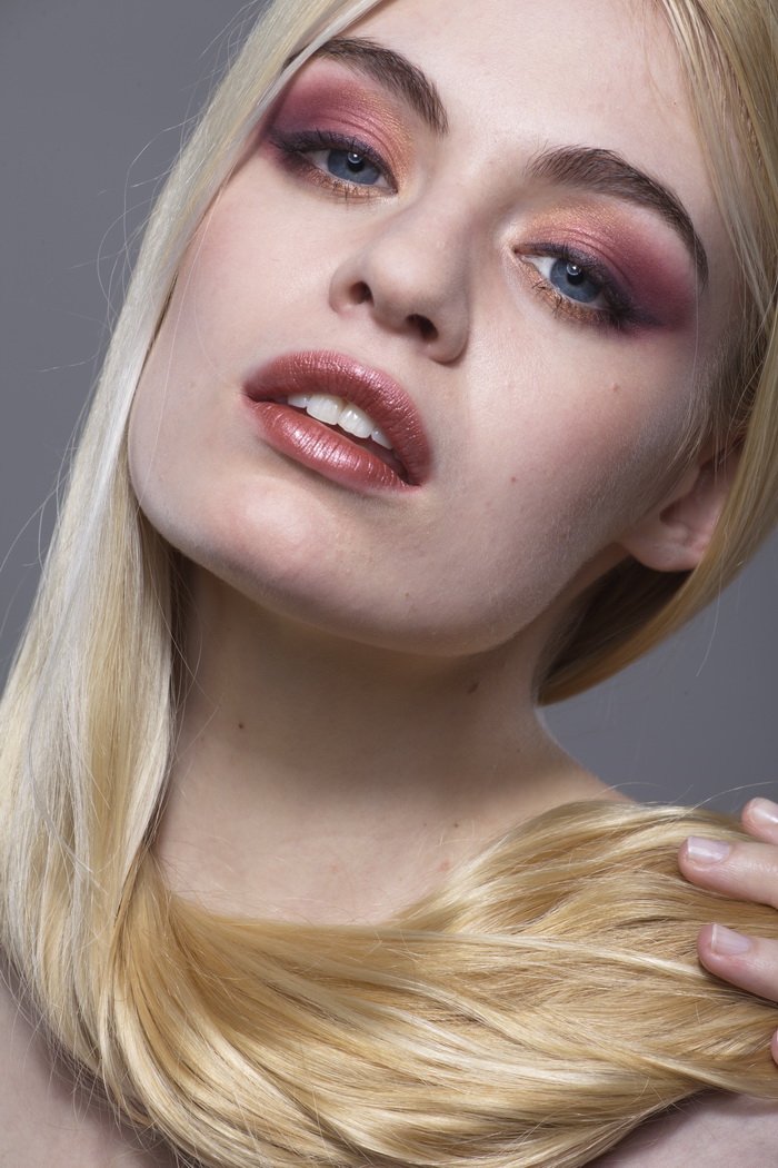 查看《修图练习》原图,原图尺寸:700x1050