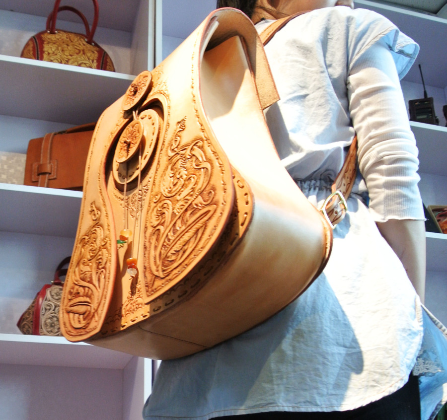 手工制作西域风皮雕花纹背包(自主设计有版权