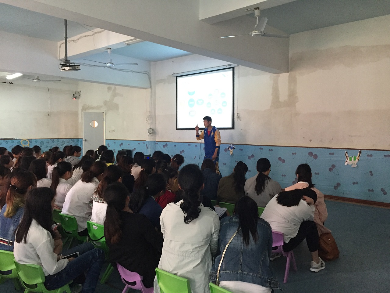 世纪万成教育丰城站幼儿篮球C级精英培训会掠