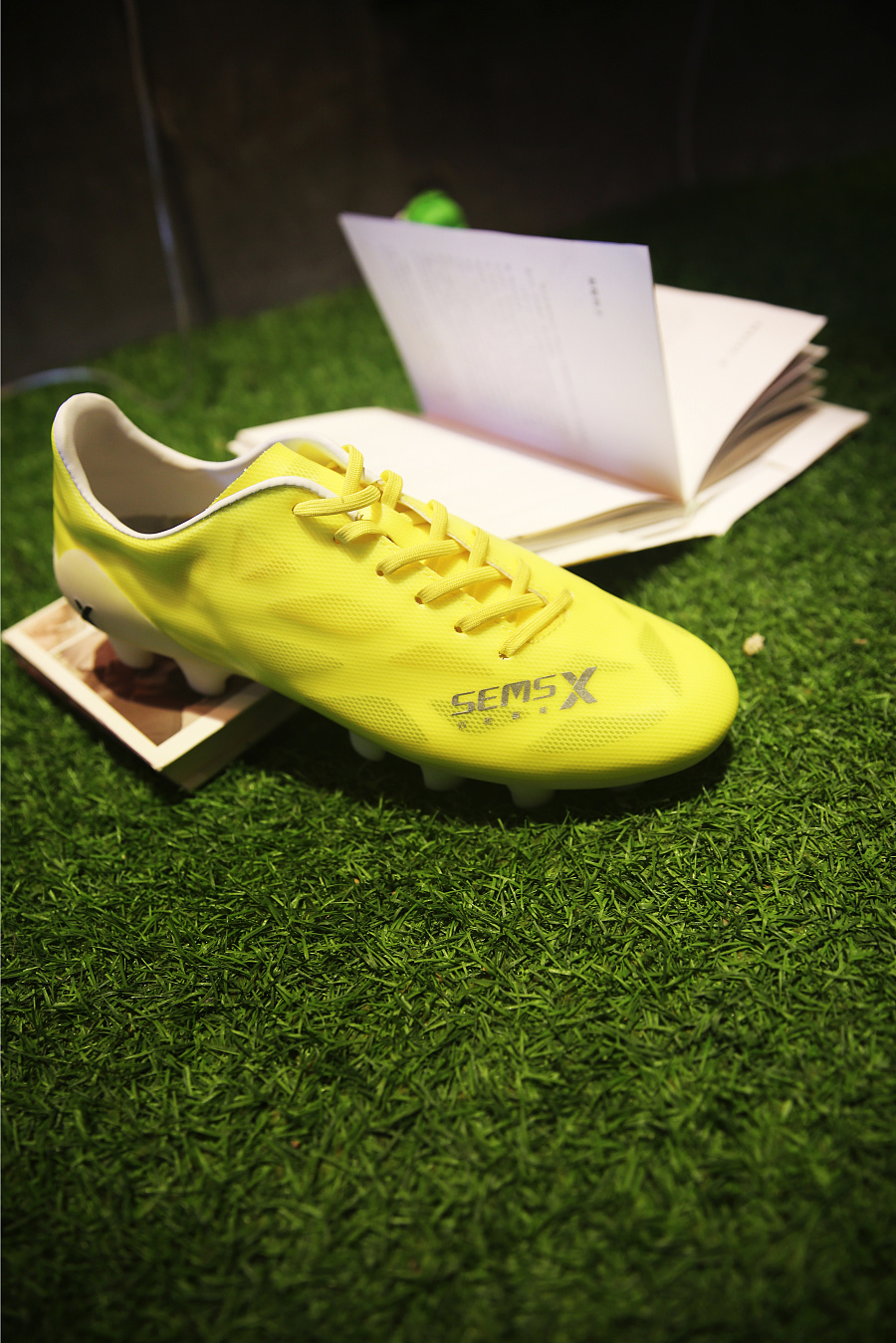 智能足球鞋|电子产品|工业\/产品|姜木登 - 原创设