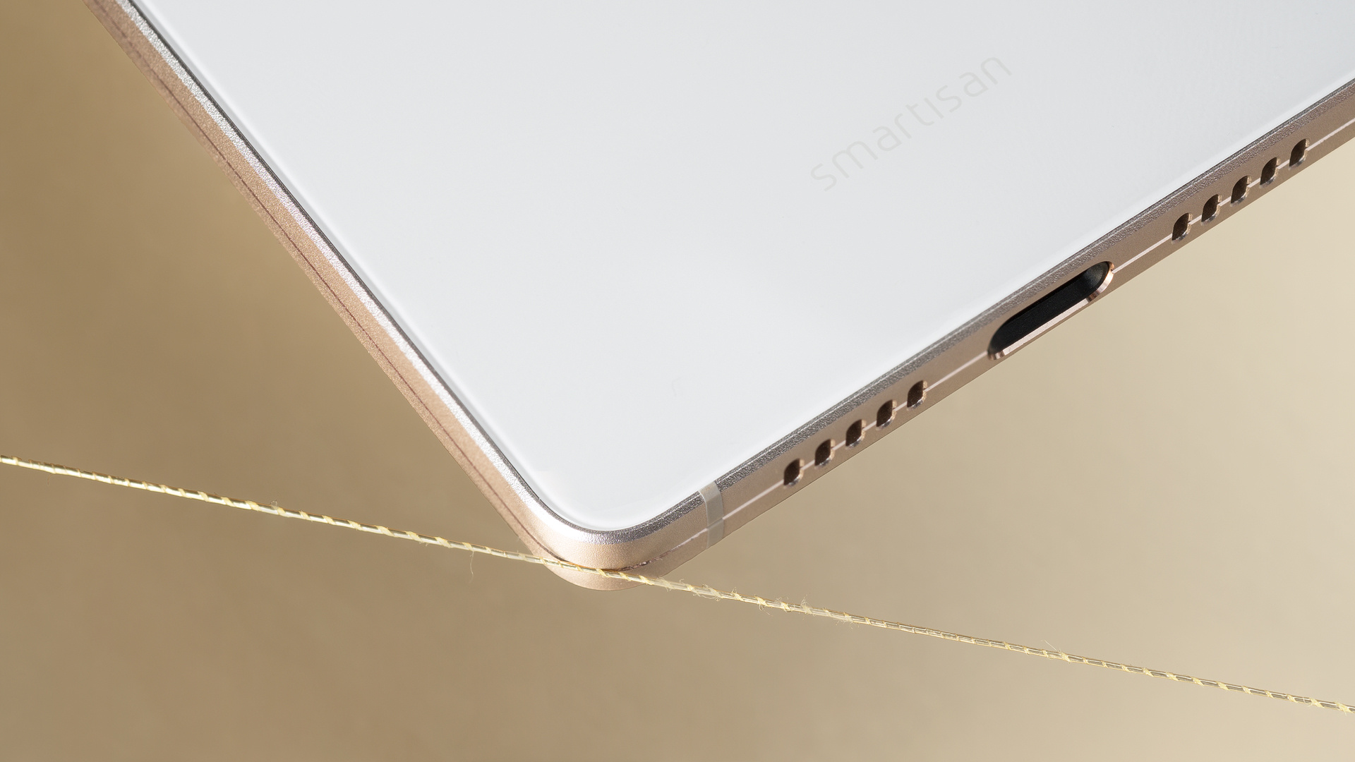 锤子手机坚果Pro2浅金色 科技与人文的金线