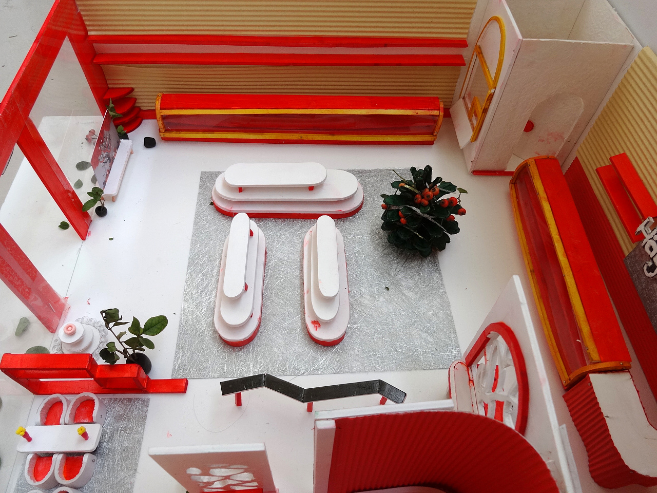 着做出来了,虽然做的不是很细致,也有很多东西需要完善,为了赶作业