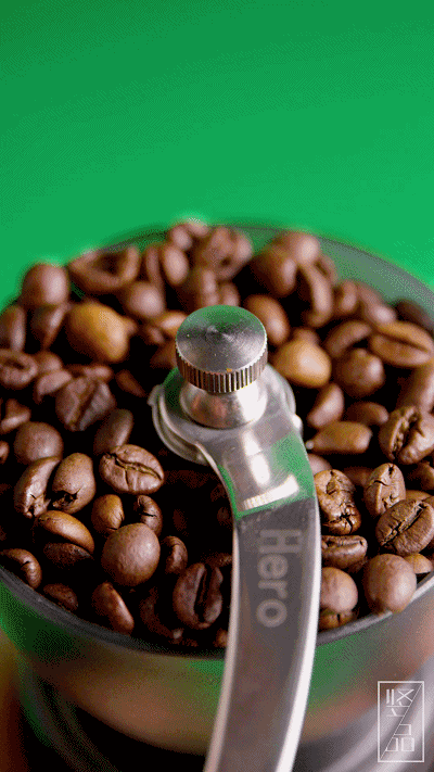 一杯冰咖啡的奇妙试验激发夏天的灵感