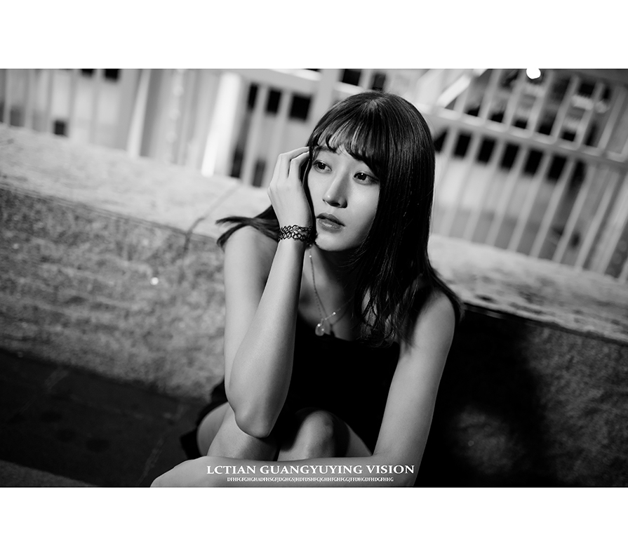 查看《《内心的独白》 黑白篇 》原图,原图尺寸:895x768