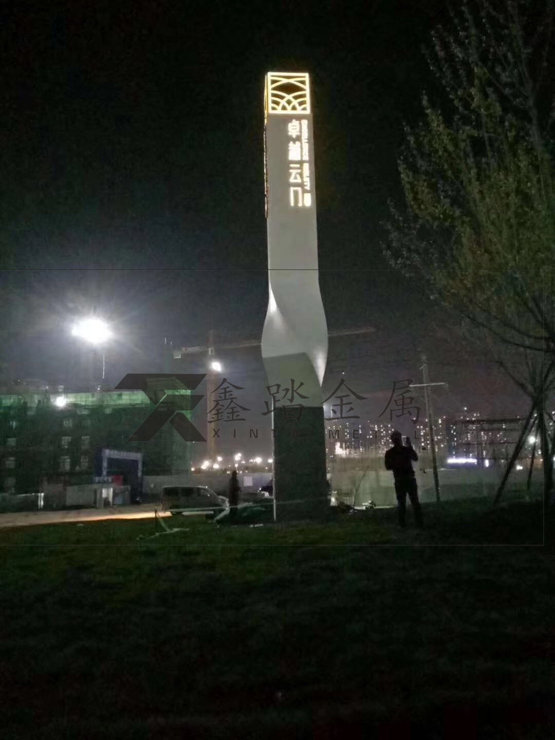 大型不锈钢精神堡垒 广场企业形象的不锈钢独立式标识