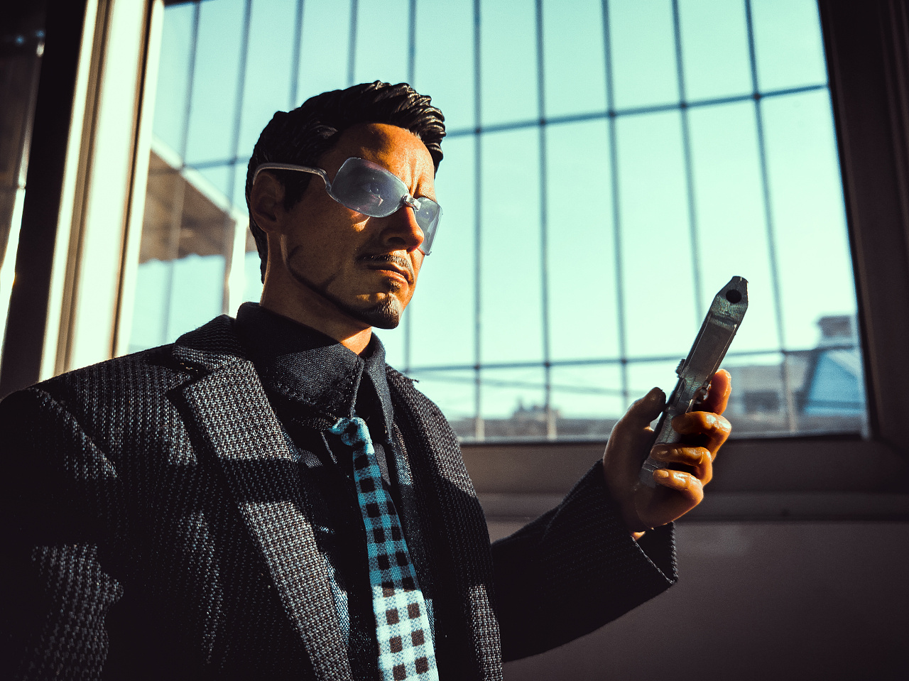 今天手机拍摄了一位大模，小罗伯特.唐尼就是有范!