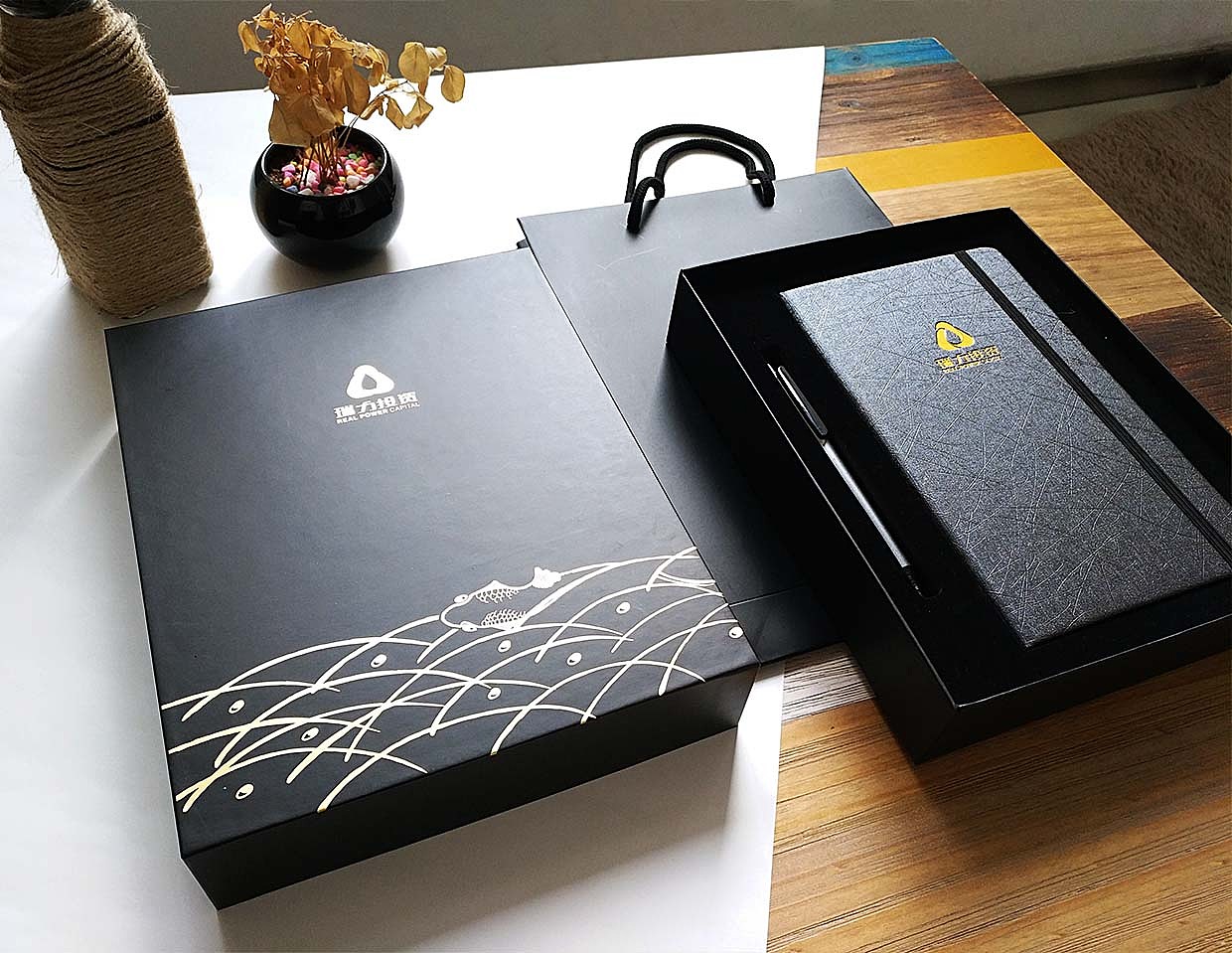 商务套装礼盒设计|平面|包装|Moon曼 - 原创作品
