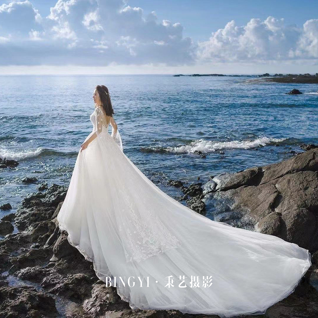关于海边婚纱照图片唯美风格保举的必要留意什么呢？