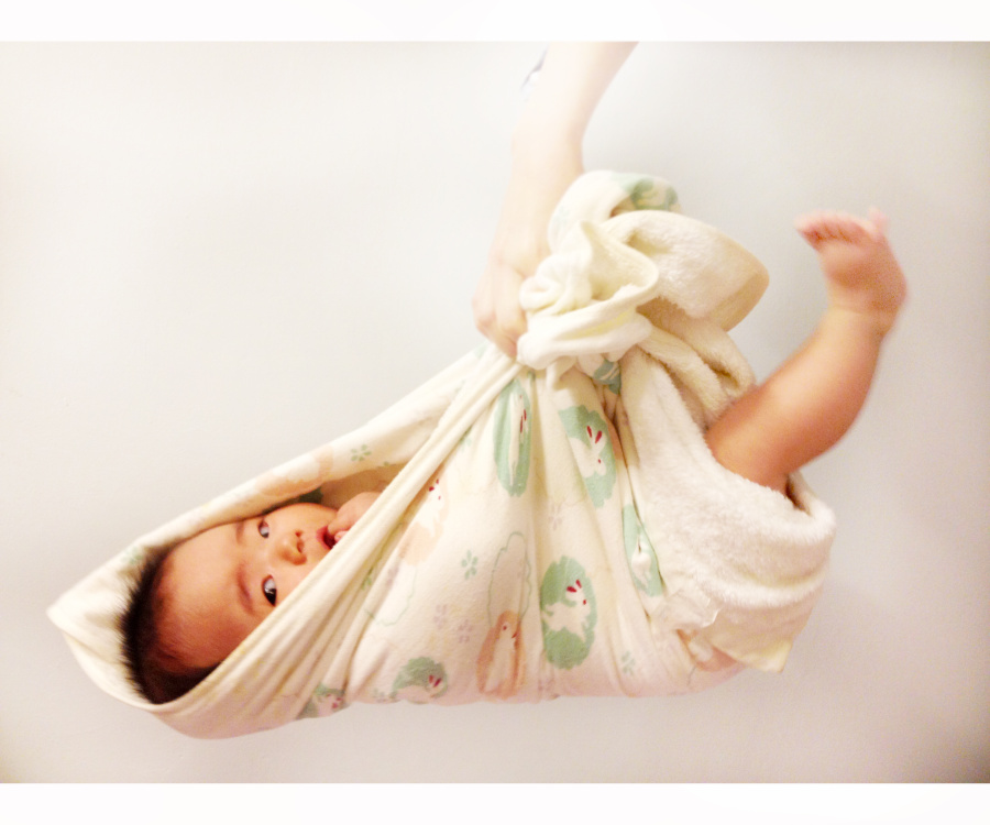 倒吊的新生婴儿|人像|摄影|anna191217 - 原创设