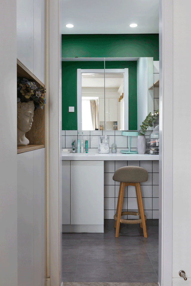 靠窗为宝宝设计一组飘窗 收纳柜,打造宝宝的活动收纳区(宝宝刚刚出生)