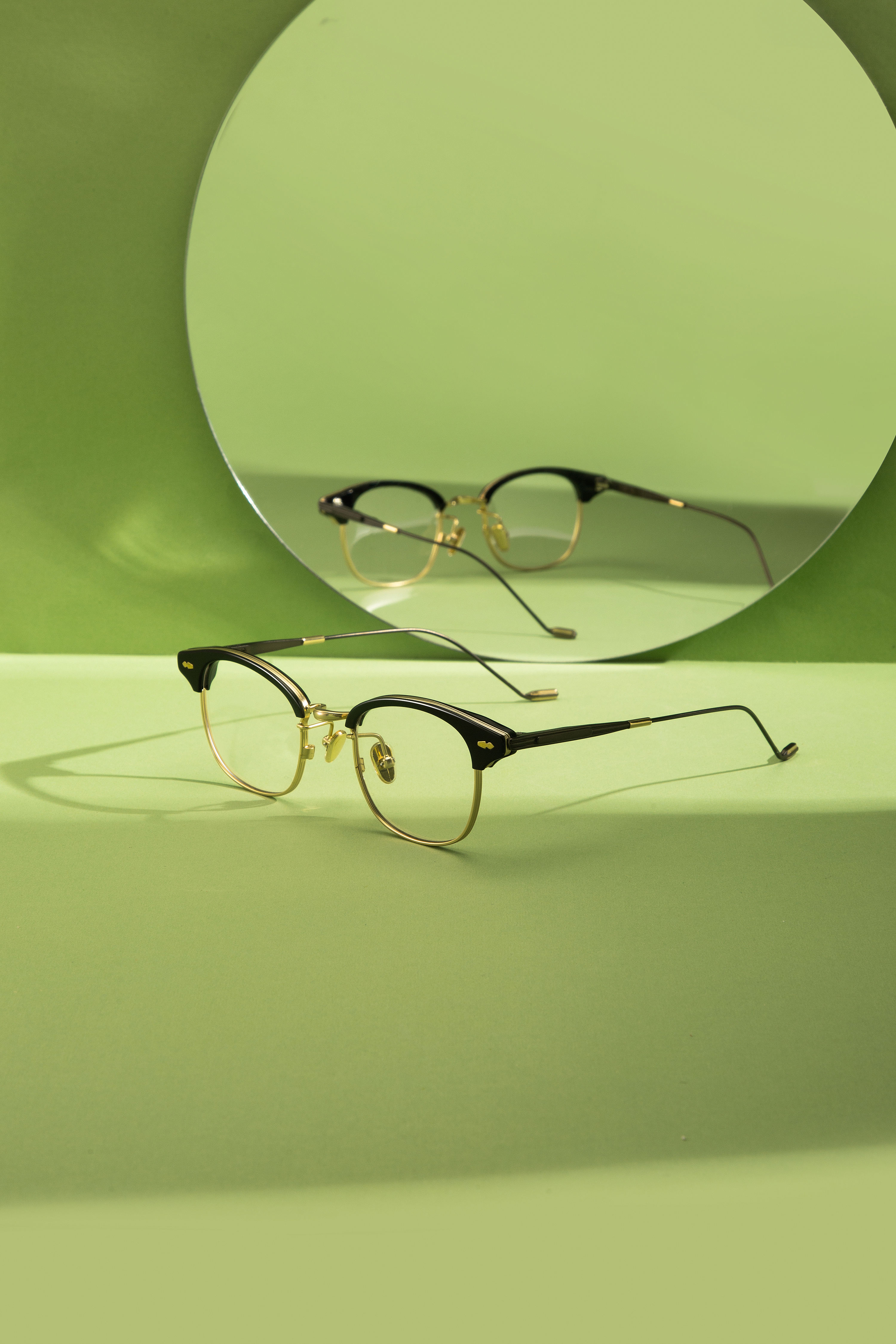 【眼镜】一组墨绿色广告图静物拍摄分享