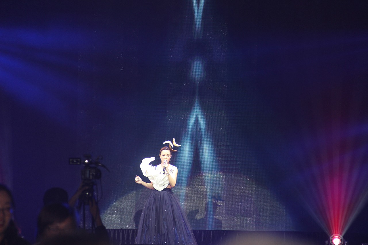 邓丽欣演唱会下载