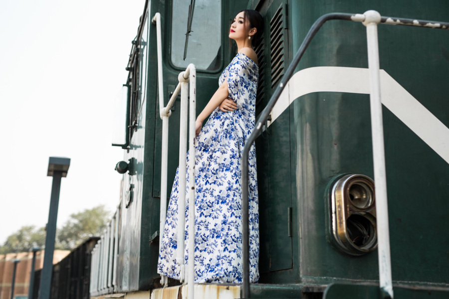 袁东方火车与青花瓷|人像|摄影|月下瓢虫 - 原创
