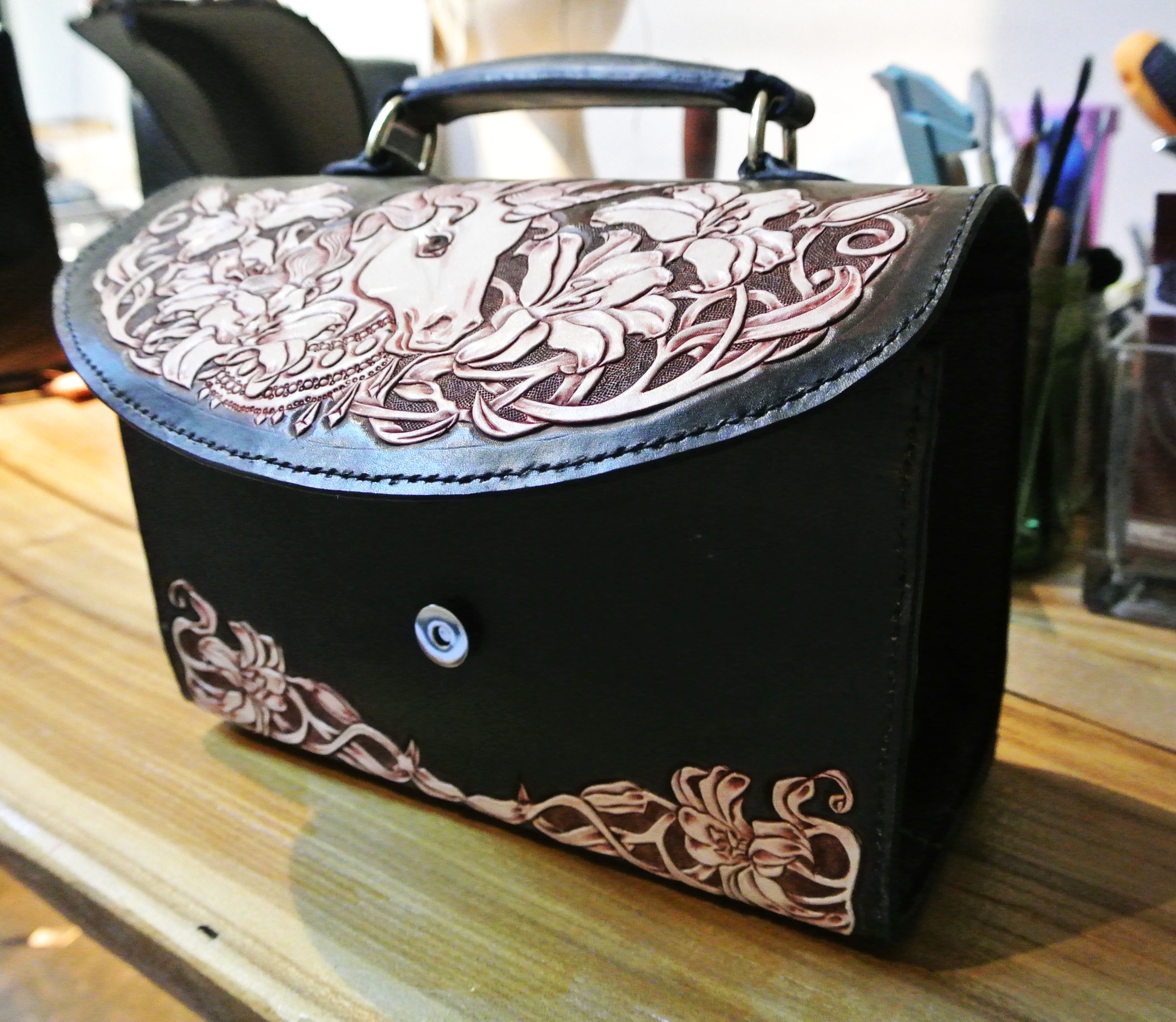 皮雕独角兽百合手包(图案原创)