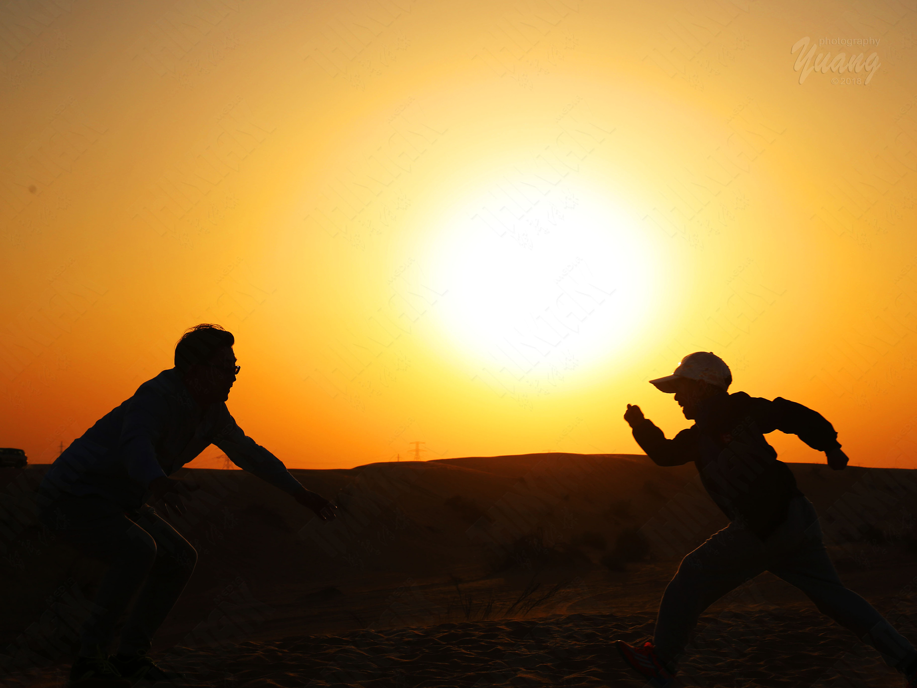 迪拜沙漠落日红沙亲子时光--于洋摄影