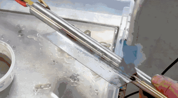 电解抛光实际上是利用电化学阳极溶解的原理对金属表面进行抛光的一