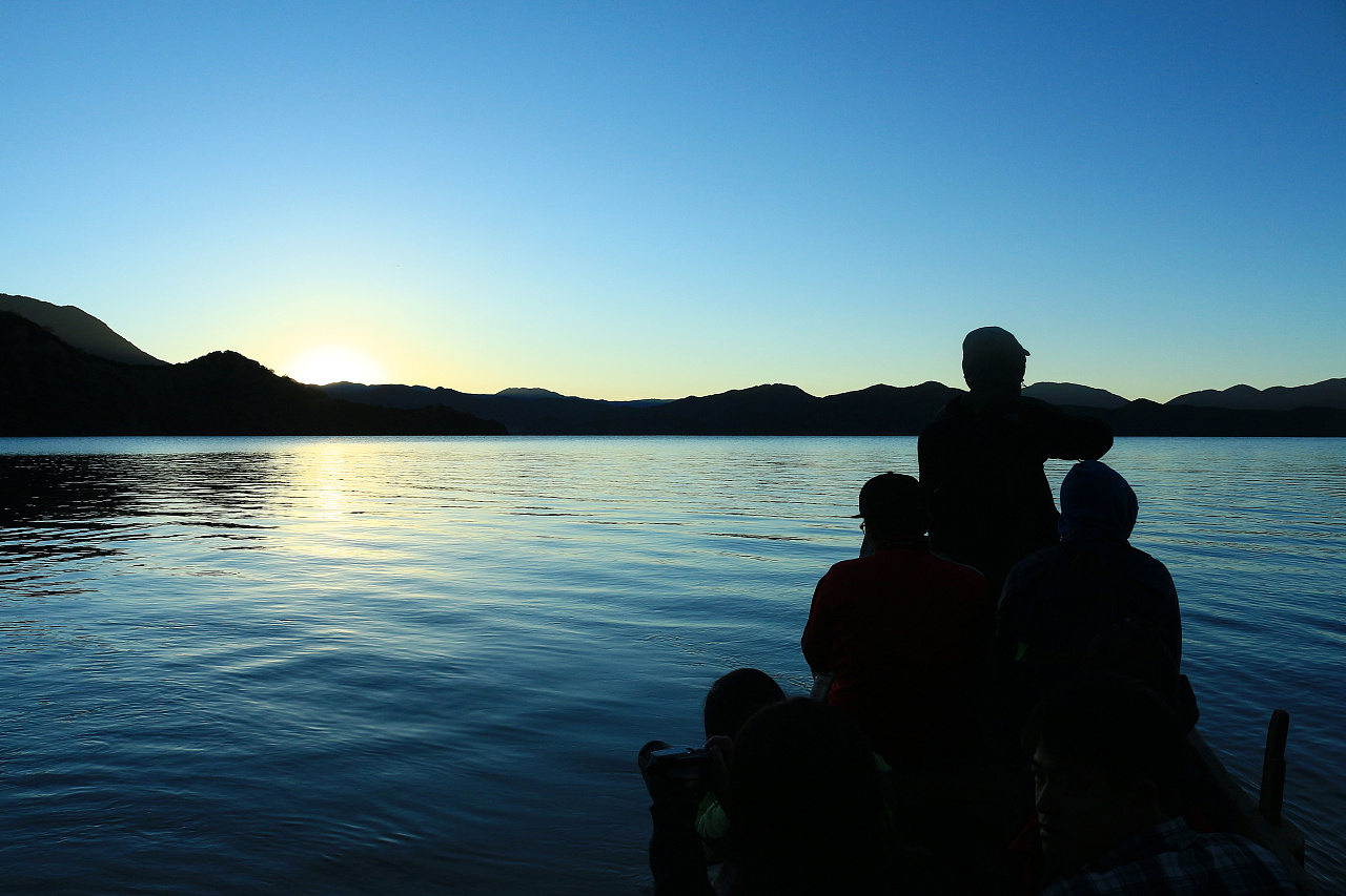 泸沽湖观日出|摄影|人像|追梦gogogo - 原创作品 - 站酷 (ZCOOL)