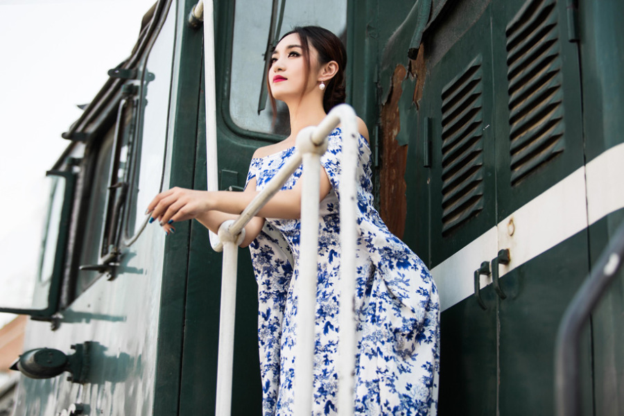 袁东方火车与青花瓷|人像|摄影|月下瓢虫 - 原创
