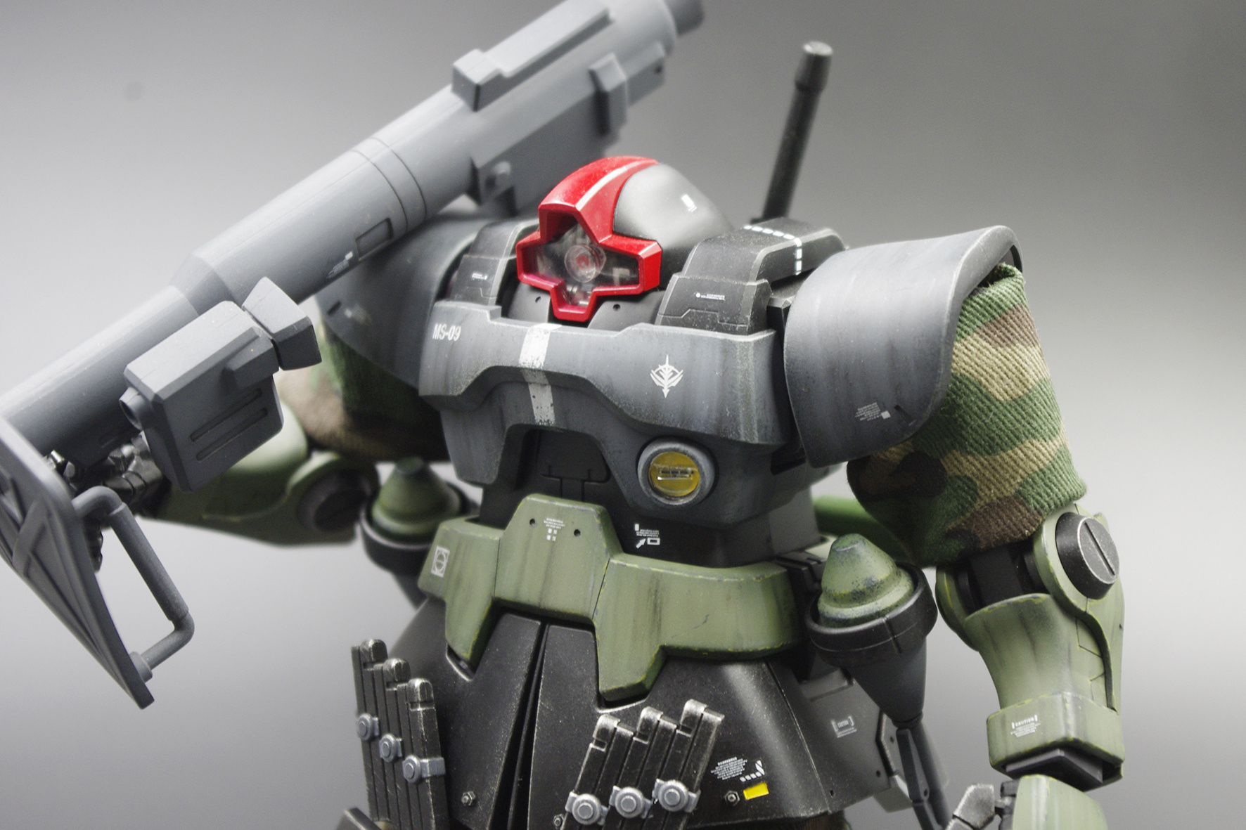 耽美小说,伪一攻两受,攻是大魔头,受被抓去SM