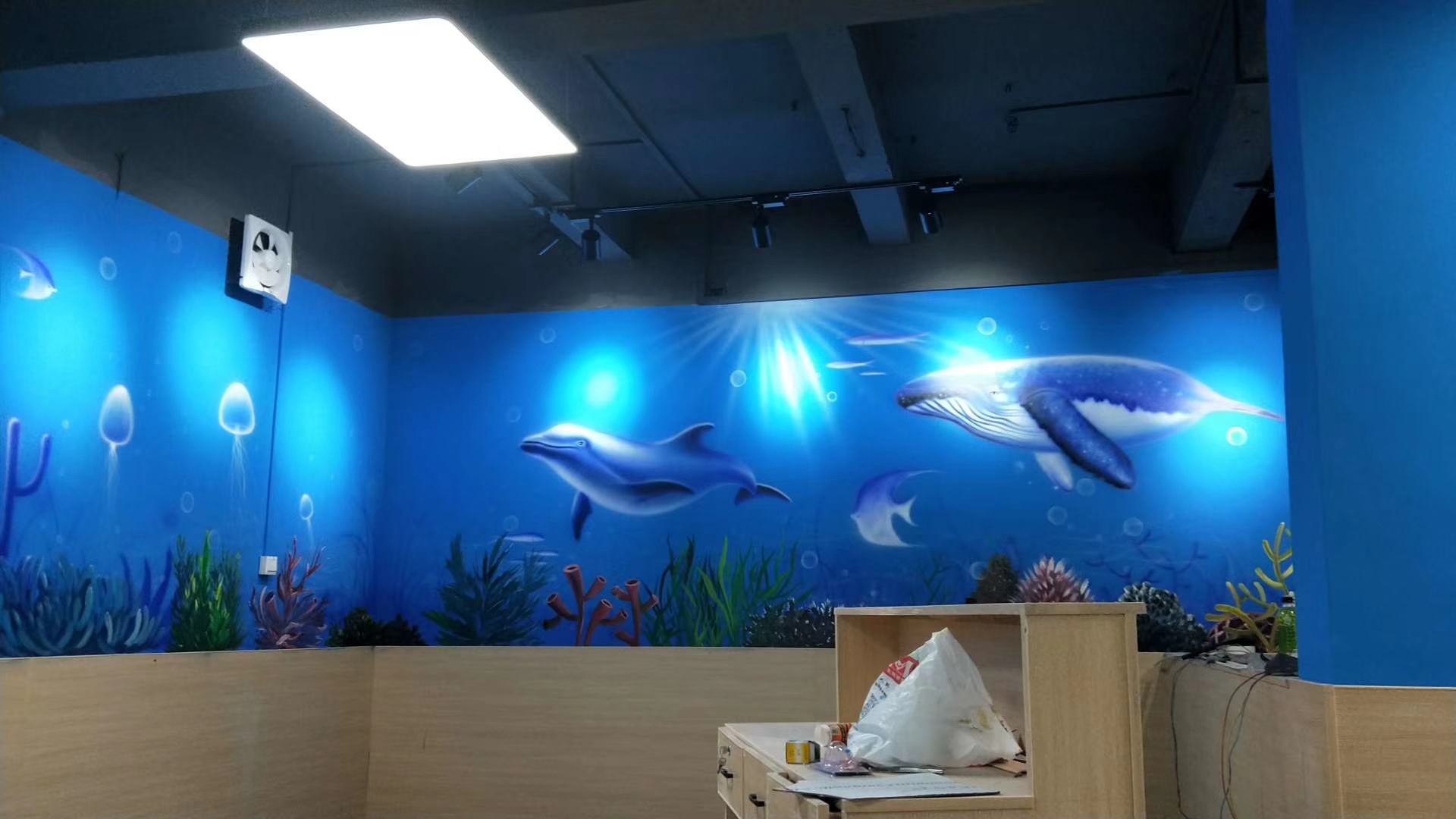 餐厅墙绘海底世界