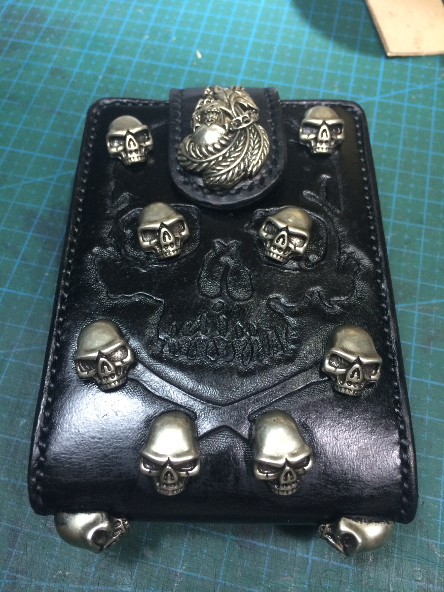 骷髅底纹满镶骷髅钉男款长钱夹及证件皮套|皮