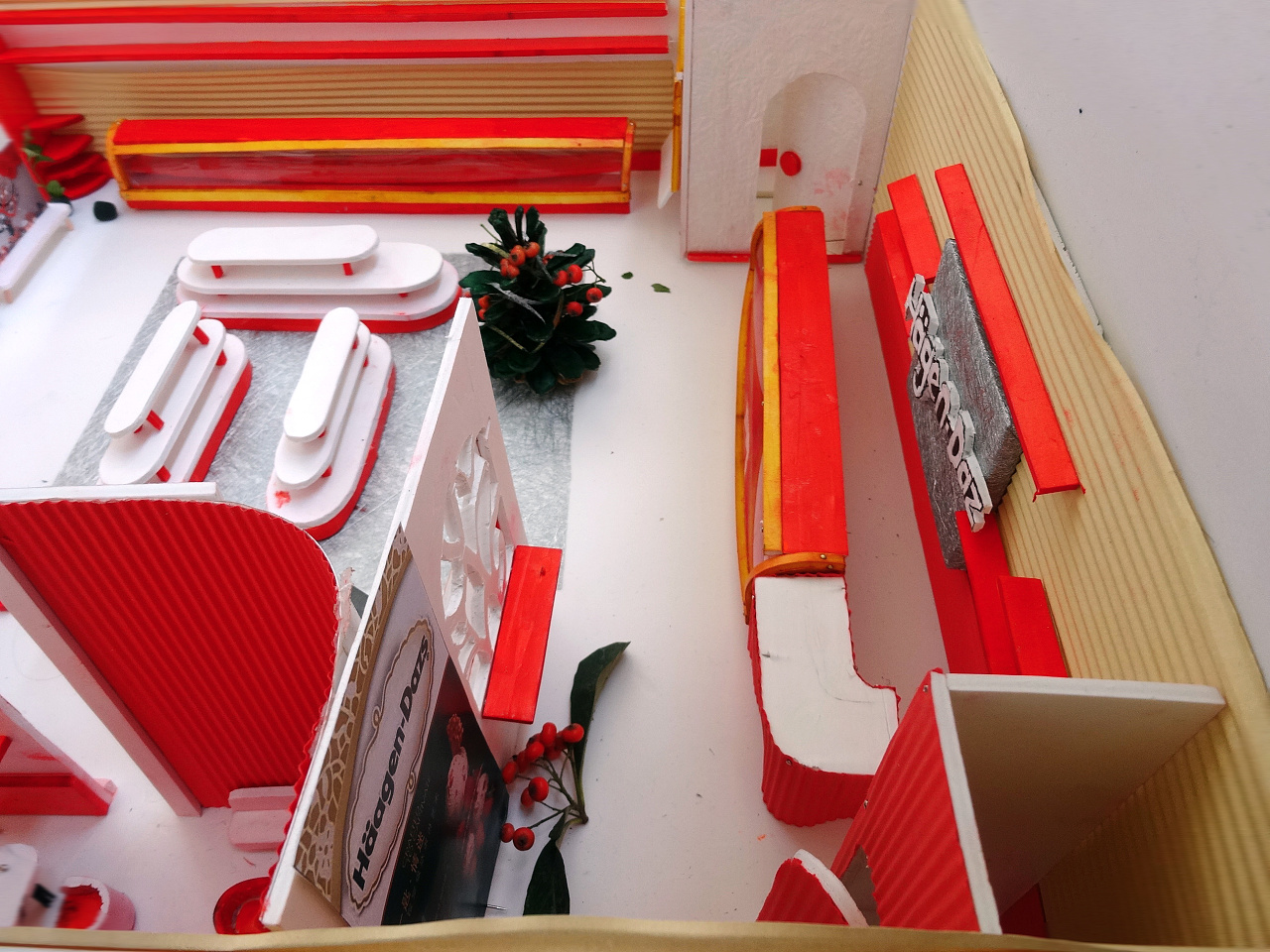 着做出来了,虽然做的不是很细致,也有很多东西需要完善,为了赶作业