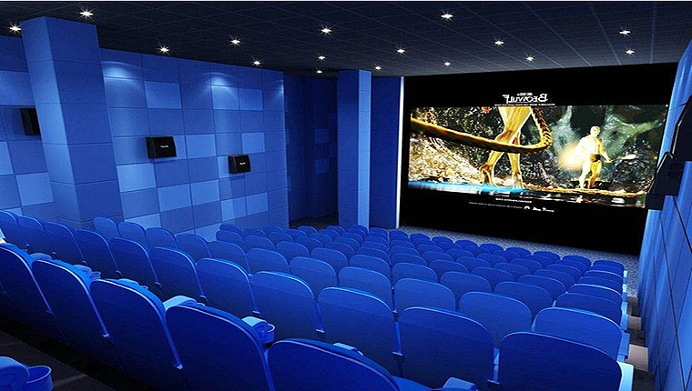 在电影院观看时,所呈现的视觉效果是在手机或电视上不一样的