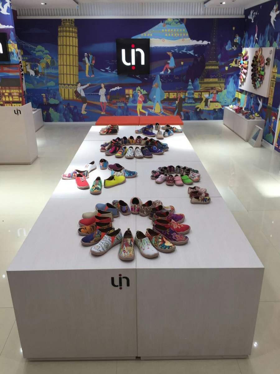 uin旅游鞋店面形象插画|商业插画|插画|panther