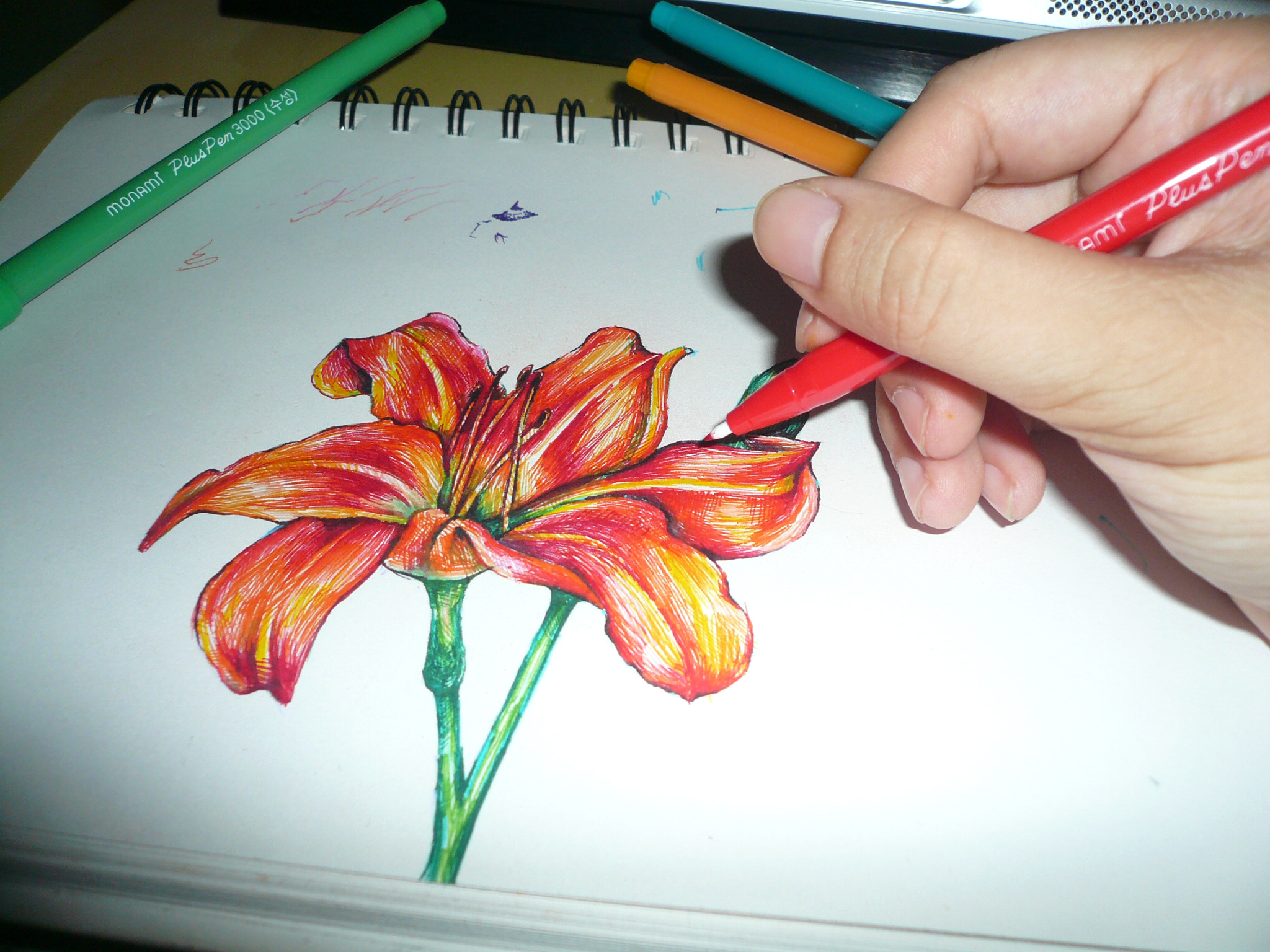 一朵写实的花而已~~~~用特细的水彩笔画的,随便涂鸦